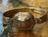 ../images/bracelets/IMG_3867.webp